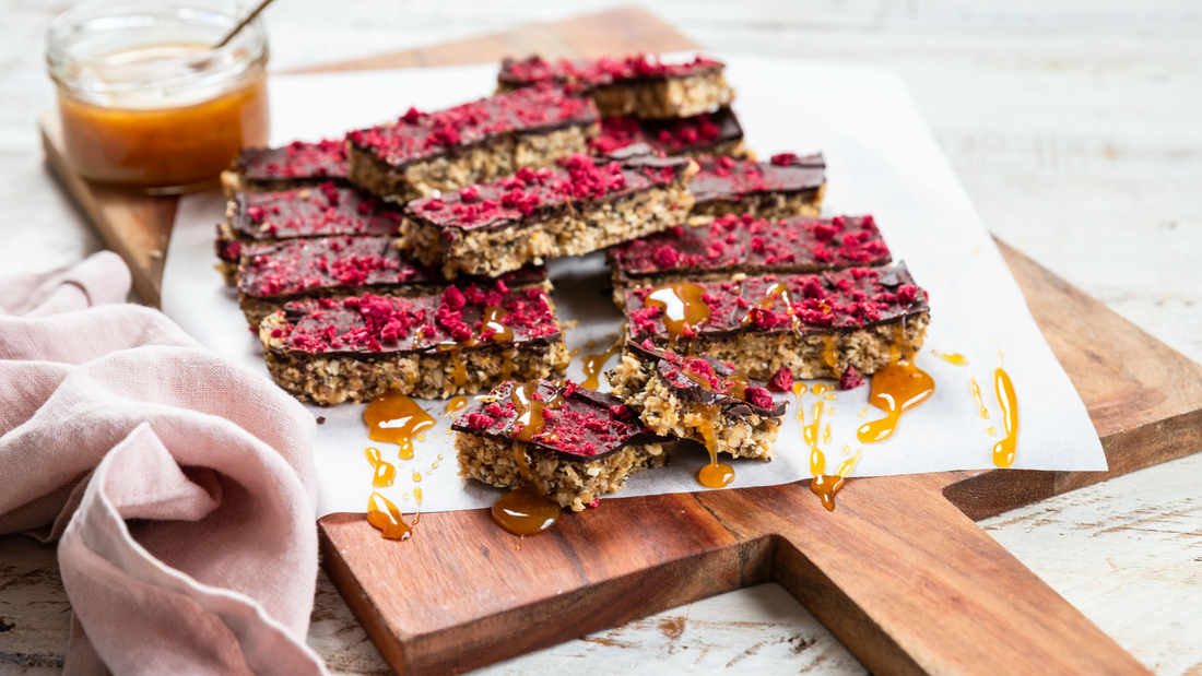 A nutritious freezer slice for dessert or snack time. This Taylor Pass Mānuka Honey No-bake Quinoa Peanut Butter Slice recipe combines the health benefits and beautiful rich flavor of Mānuka honey with quinoa, walnuts and oats.